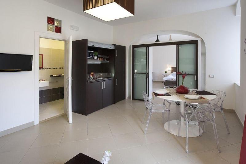 La Piazzetta Hotel *